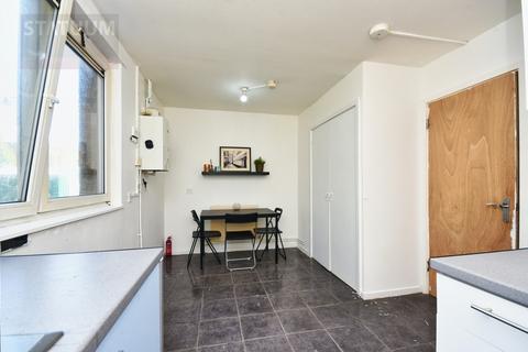 4 bedroom maisonette to rent, Roman Road, Mile End, Bethnal Green, Victoria Park, London, E3