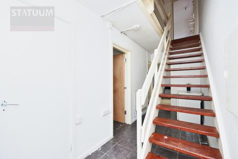 4 bedroom maisonette to rent, Roman Road, Mile End, Bethnal Green, Victoria Park, London, E3