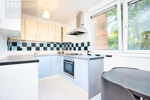 4 bedroom maisonette to rent, Roman Road, Mile End, Bethnal Green, Victoria Park, London, E3