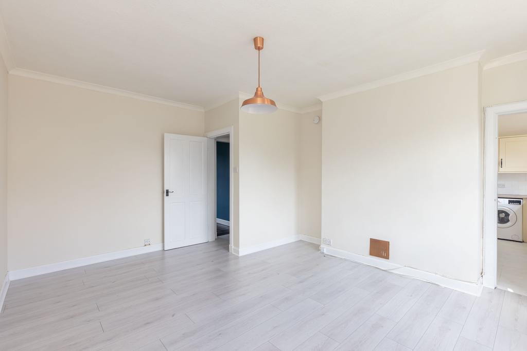 27 Winton Park, Cockenzie, EH32 0JN 2 bed flat £130,000
