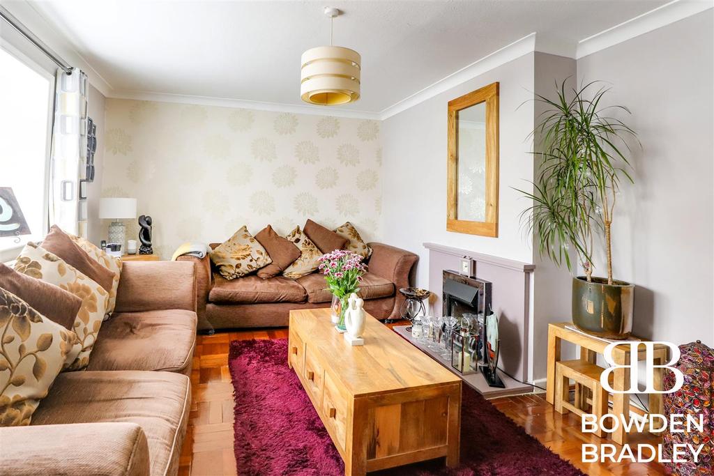 Brocket Way, Chigwell 3 bed semidetached house £425,000