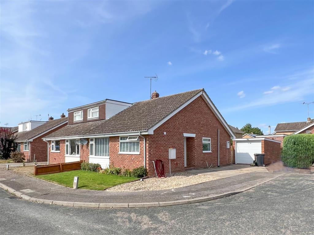 Laurel Close, Red Lodge 2 bed semidetached bungalow for sale £230,000