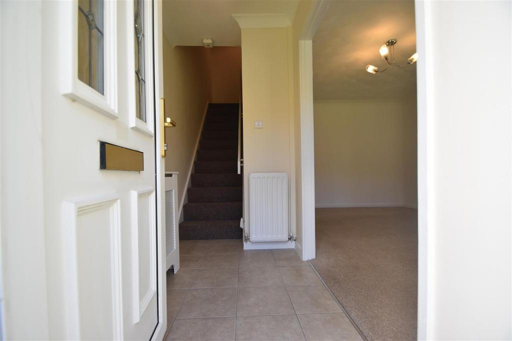 Finstall Road, Spital 3 bed end of terrace house £850 pcm (£196 pw)