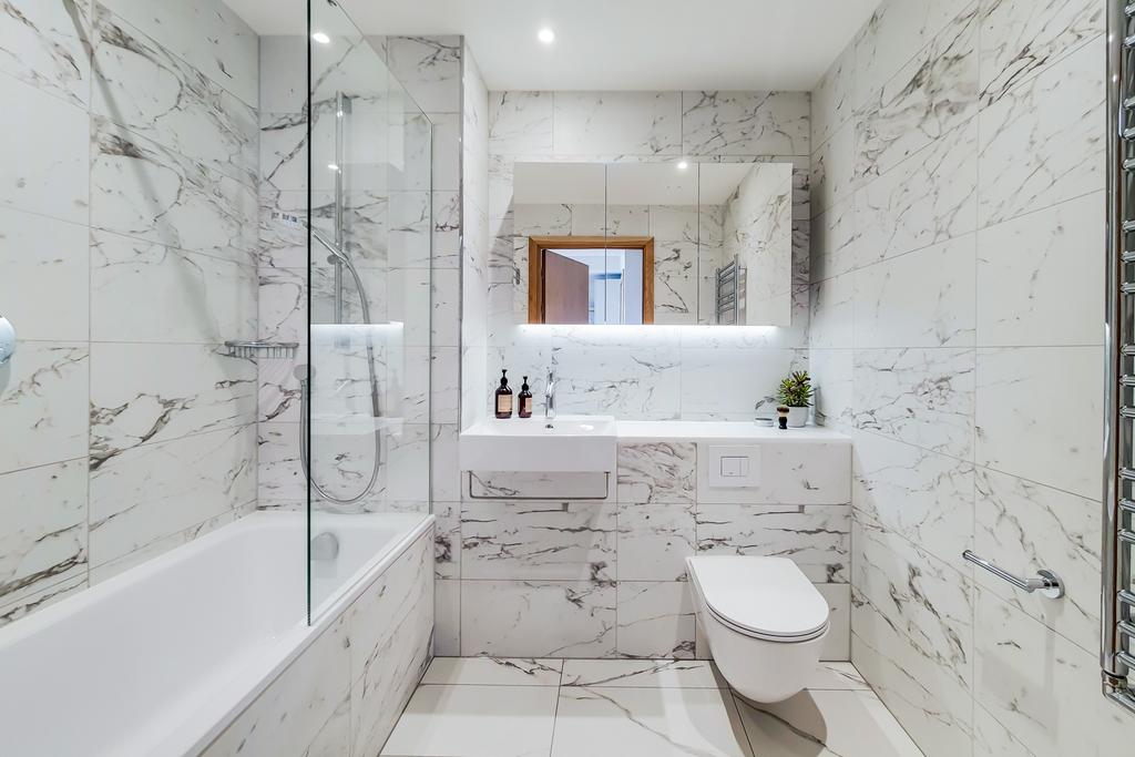 3 Bathroom-0 9.jpg