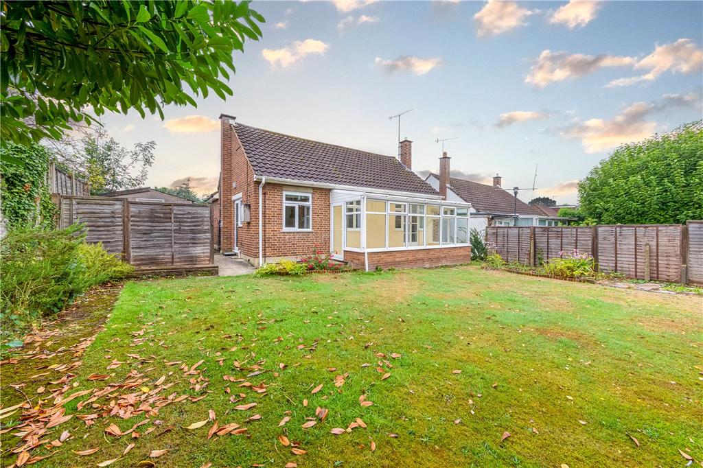 Darrs Lane, Northchurch, Berkhamsted, Hertfordshire 2 bed bungalow to