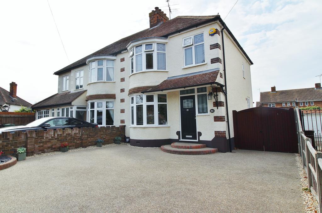 Southwold Crescent, Benfleet 3 bed semidetached house £425,000