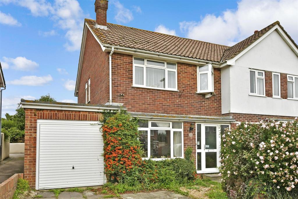 Langdale Avenue, Chichester, West Sussex 3 bed semidetached house £