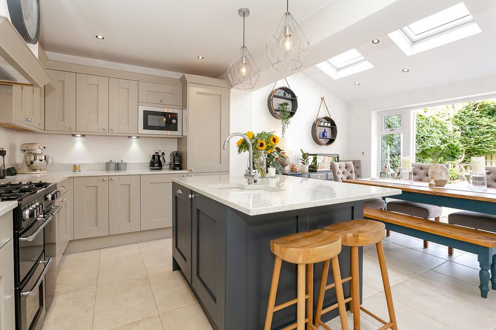 Harlow Park Road, Harrogate, HG2 3 bed semidetached house for sale £