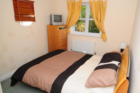 2 bedroom flat to rent, Sandown Court, Worth, Crawley