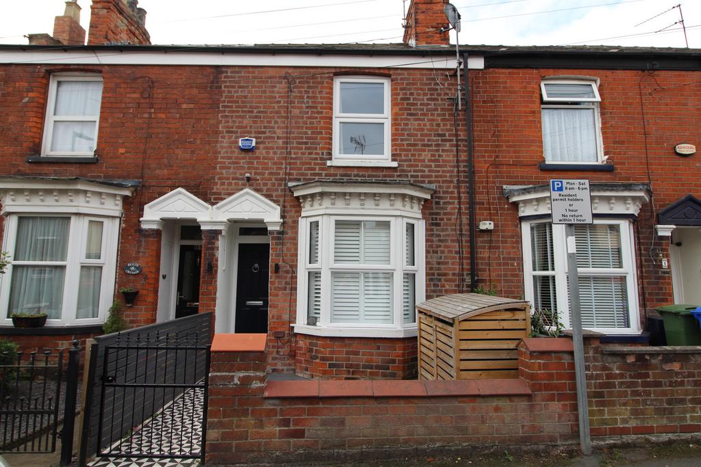 Two Bedroom Mid Terrace House Close to Town Centr