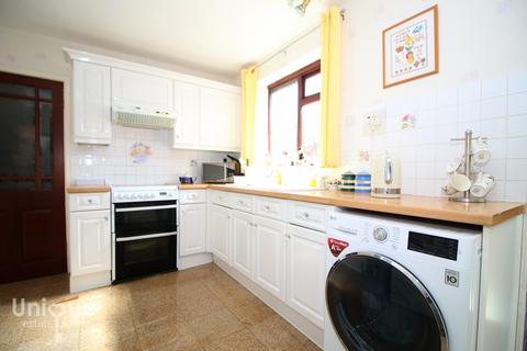 11 Balmoral Place, Thornton-cleveleys, FY5 5HU