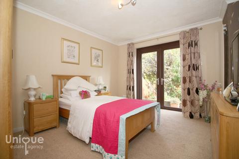 11 Balmoral Place, Thornton-cleveleys, FY5 5HU