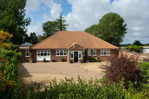 2 Chislett Close, Sellindge, Ashford, TN25 6HW