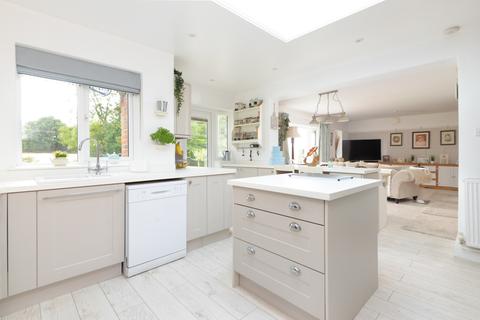 2 Chislett Close, Sellindge, Ashford, TN25 6HW