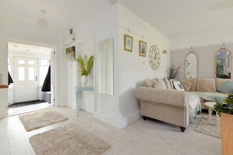 2 Chislett Close, Sellindge, Ashford, TN25 6HW