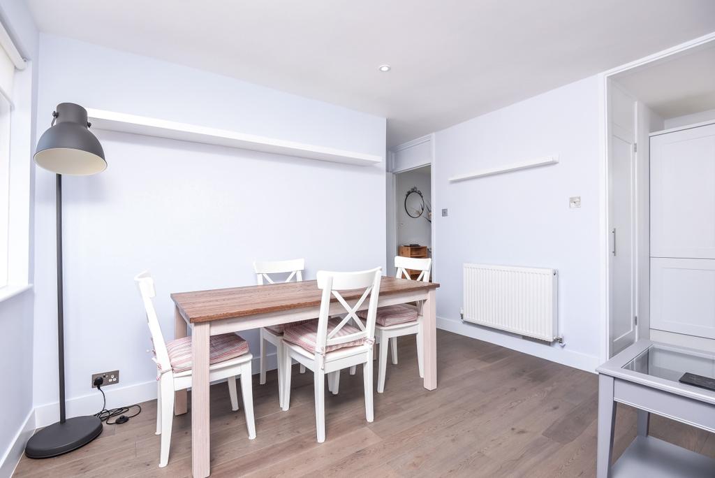 Larch Close Balham SW12 1 bed flat £1,600 pcm (£369 pw)
