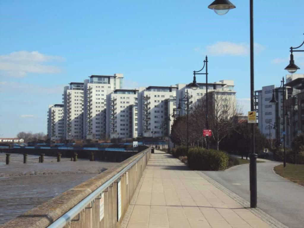 Sark Tower, West Thamesmead, SE28 0GG 3 bed apartment £1,850 pcm (£