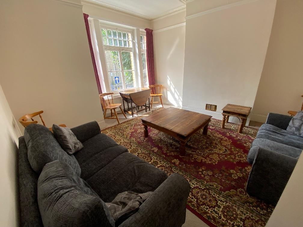 Avonmore Gardens, West Kensington, London, W14 3 bed apartment £2,750