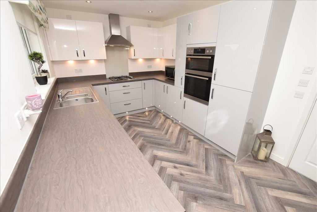 Kitchen / Dining