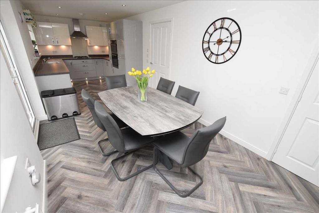 Kitchen / Dining