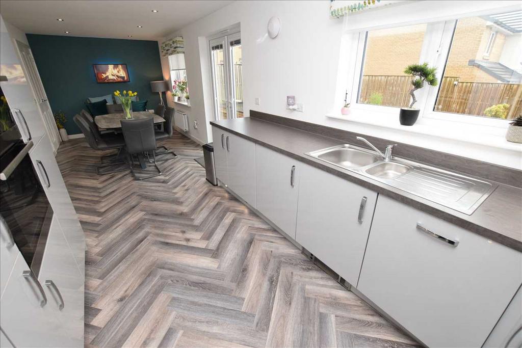 Kitchen / Dining