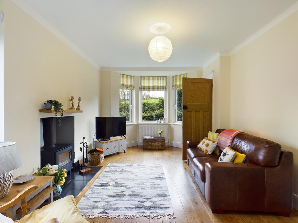 School Lane, Walton, Stafford, ST17 3 bed detached house £1,575 pcm