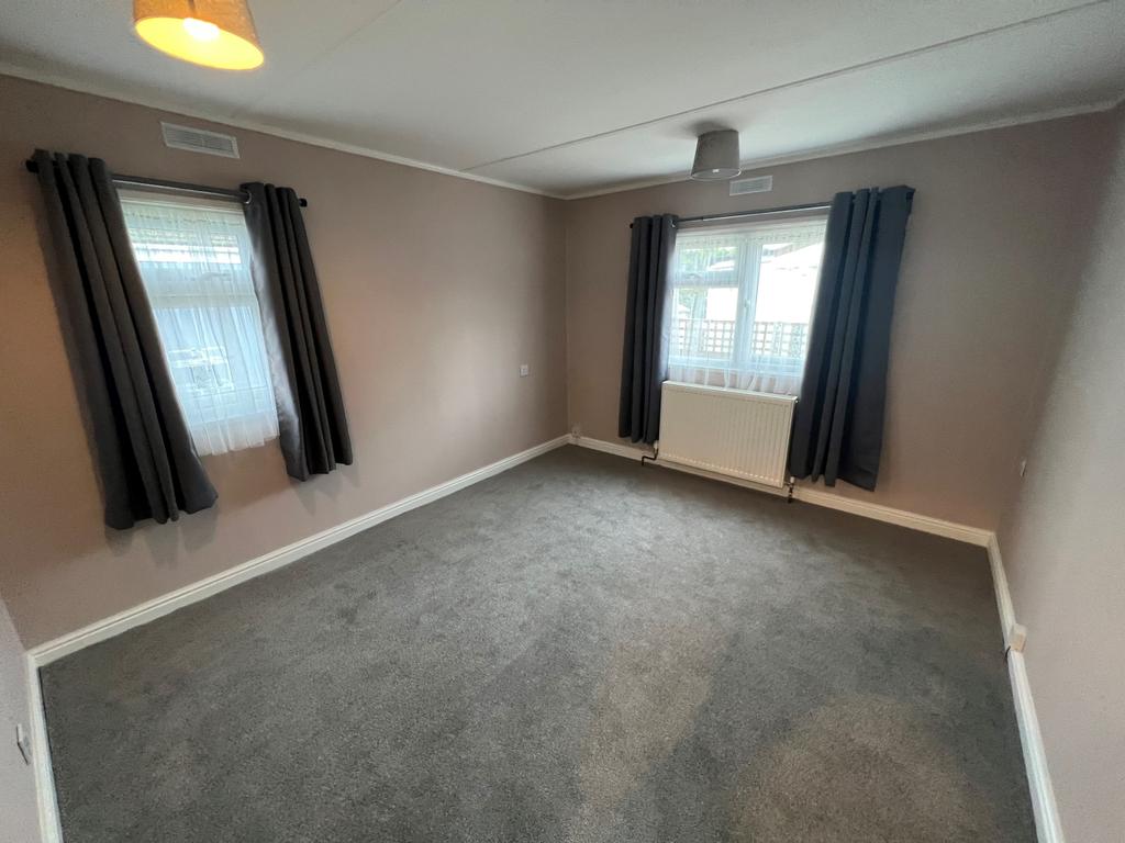 7 Eastern BEDROOM