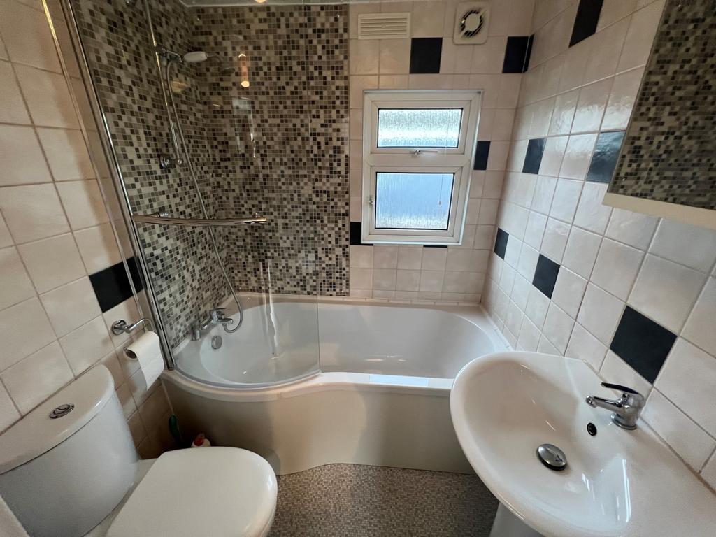 7 Eastern BATHROOM