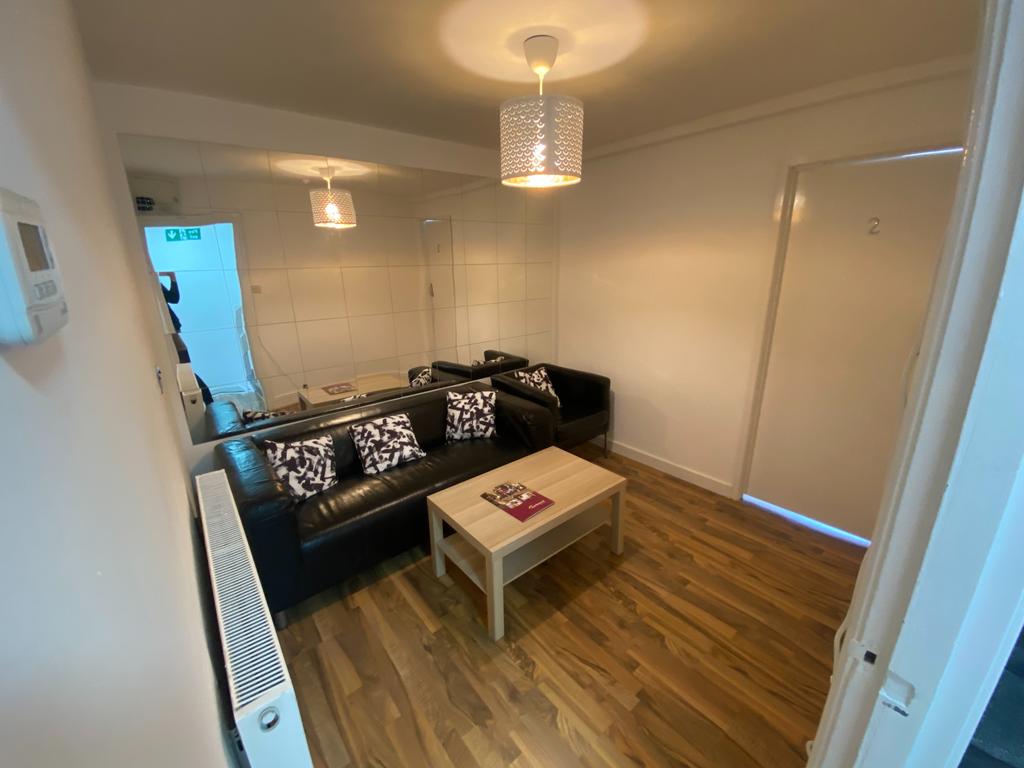 Whiteways Grove, Sheffield, S4 1 bed in a house share £450 pcm (£104 pw)