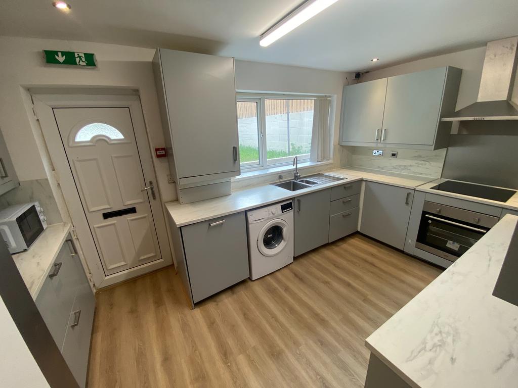 Whiteways Grove, Sheffield, S4 1 bed in a house share £450 pcm (£104 pw)