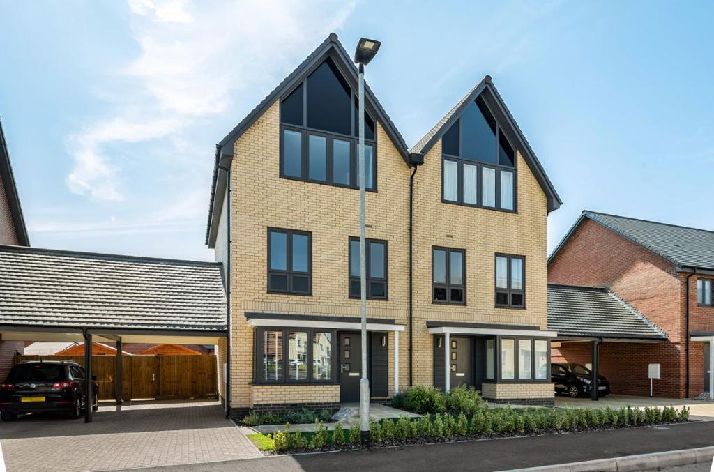 Burgoyne Avenue, Wootton, Bedford 4 bed semidetached house £425,000
