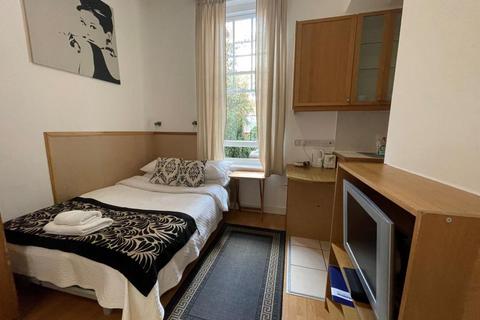 Studio to rent, Fulham Palace Road, Hammersmith, London W6