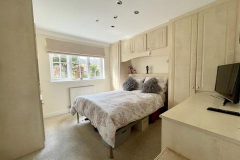 2 bedroom flat for sale - Long Beach Close, Eastbourne, East Sussex, BN23