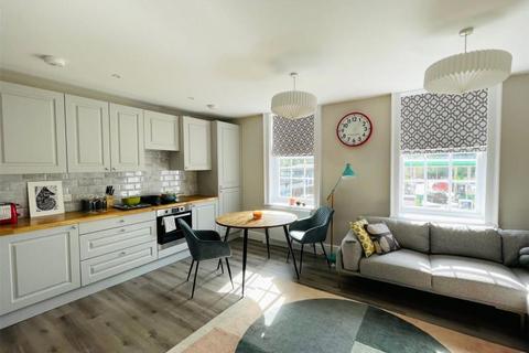 2 bedroom apartment to rent, Bagshot