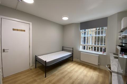 Studio to rent, Cheniston Gardens, Kensington, London W8