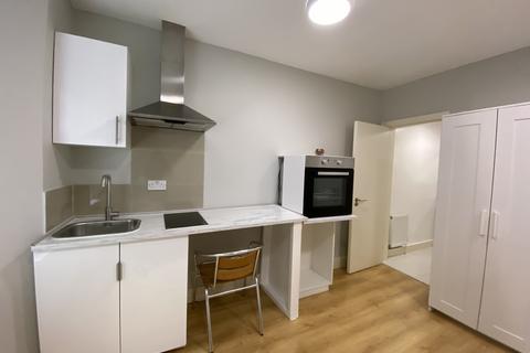 Studio to rent, Cheniston Gardens, Kensington, London W8