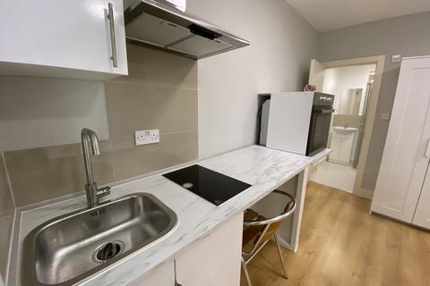 Studio to rent, Cheniston Gardens, Kensington, London W8