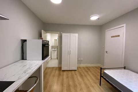 Studio to rent, Cheniston Gardens, Kensington, London W8