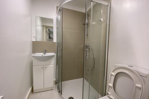 Studio to rent, Cheniston Gardens, Kensington, London W8