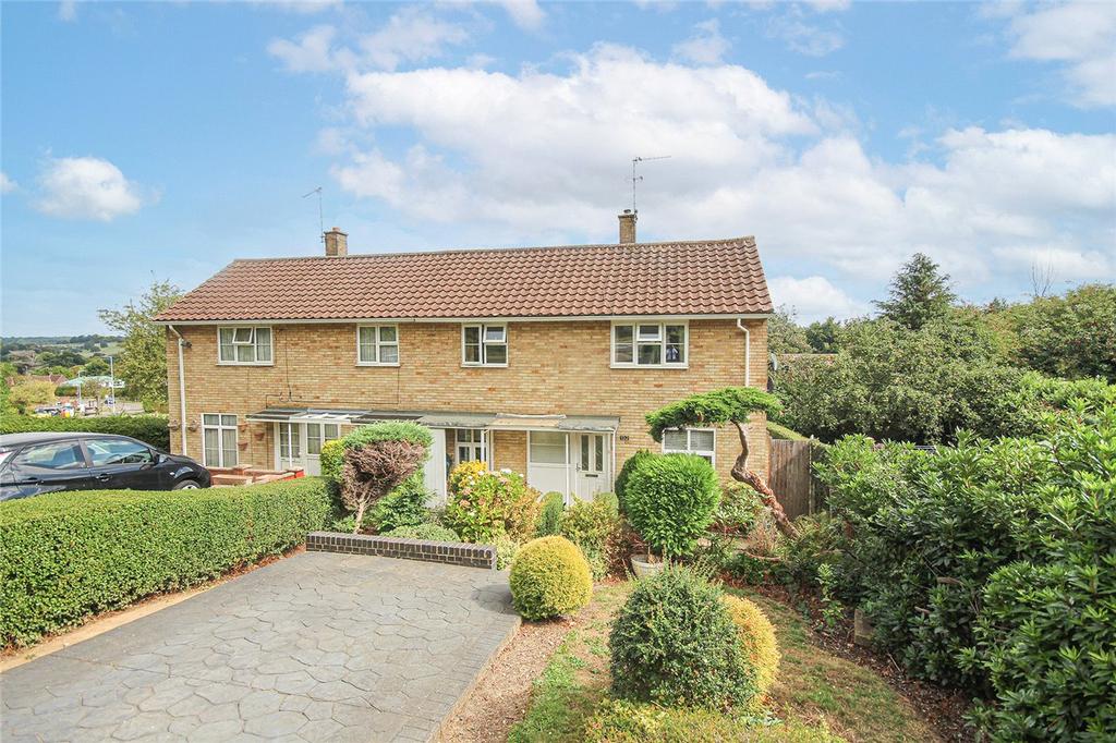 Knightsfield, Welwyn Garden City... 3 bed semidetached house £475,000