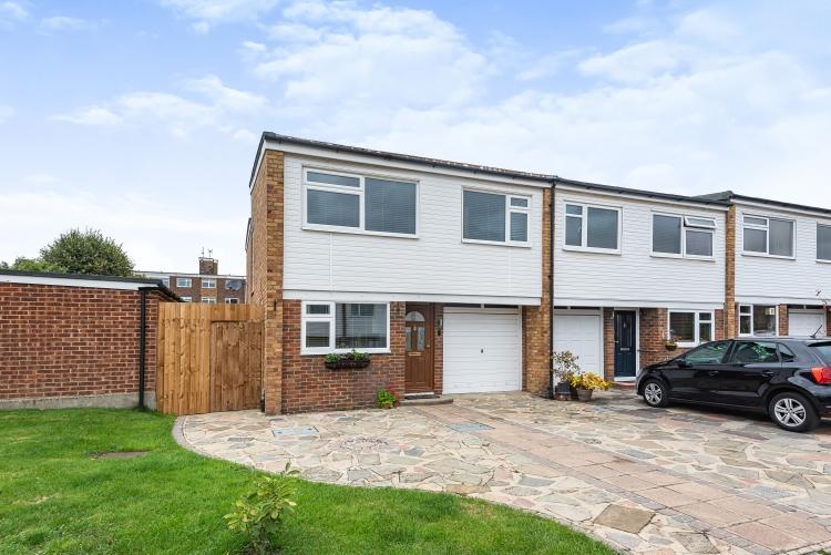 Lankton Close Beckenham BR3 4 bed house £2,700 pcm (£623 pw)