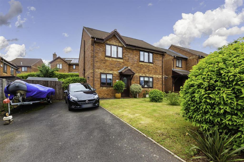 Avranches Avenue, Crediton, EX17 2 bed semidetached house £237,500