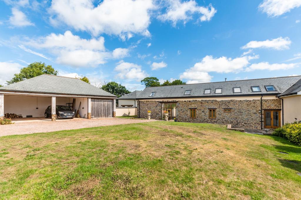 Bow, Crediton, EX17 4 bed barn conversion £550,000