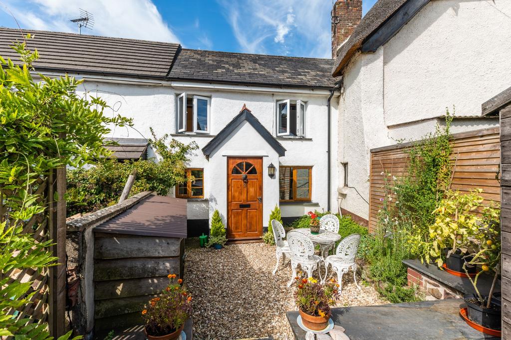 2 Chulmleigh Road, Morchard EX17 2 bed cottage £190,000