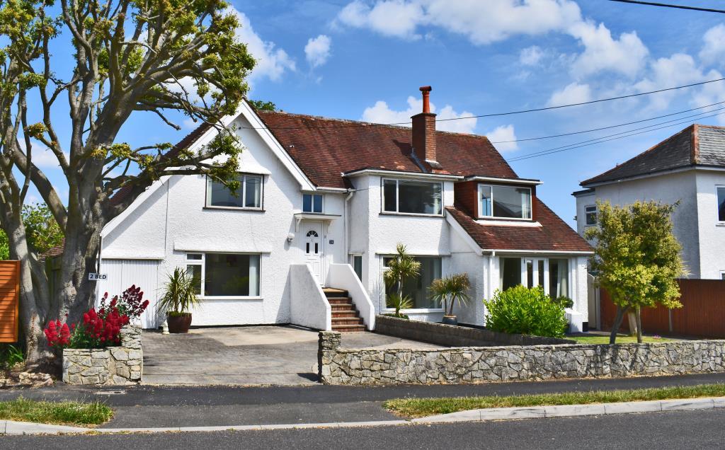 Beach Avenue, Barton on Sea, New... 2 bed flat £1,150 pcm (£265 pw)