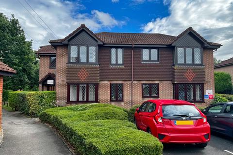 2 bedroom flat for sale - Holland Road, Totton SO40