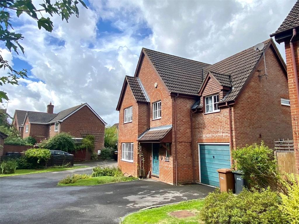 Sir Galahad Road, Chandler's Ford... 4 bed detached house £1,800 pcm