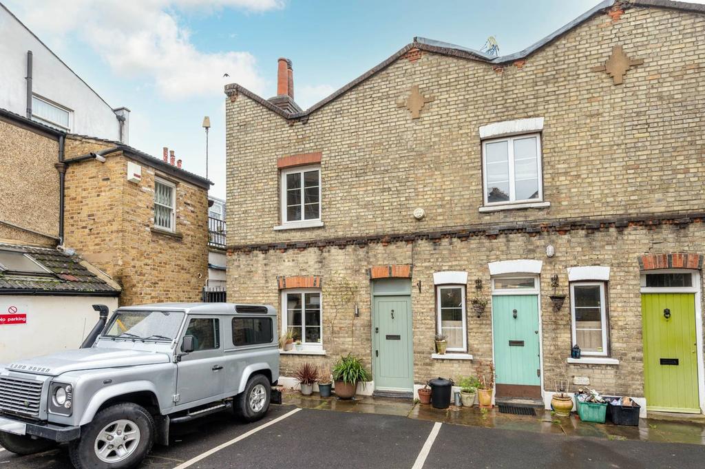 Alma Place, Crystal Palace, London, SE19 2 bed house £2,000 pcm (£462 pw)