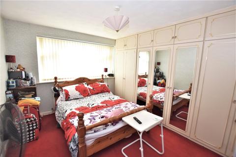 4 bedroom detached house for sale - Holt Park Avenue, Holt Park, Leeds, West Yorkshire