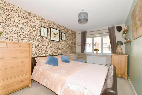 2 bedroom ground floor flat for sale, Oddstones, Codmore Hill, Pulborough, West Sussex